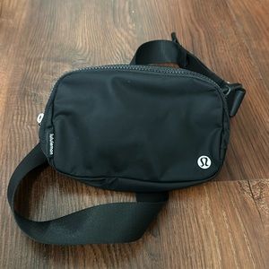 Lululemon Everywhere Belt Bag - Black